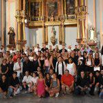 Alumnado y profesorado tras la ceremonia de clausura